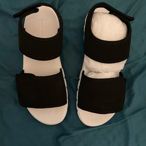 Brand new wms sandals by Hunter